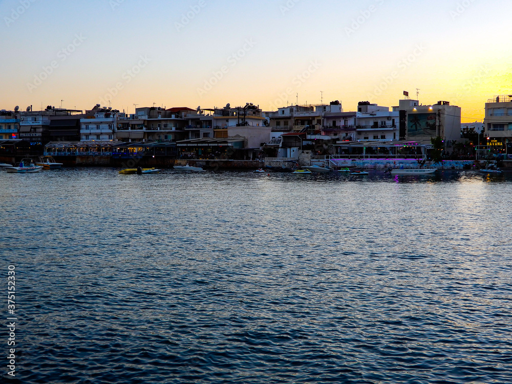 Naklejka premium evening stroll