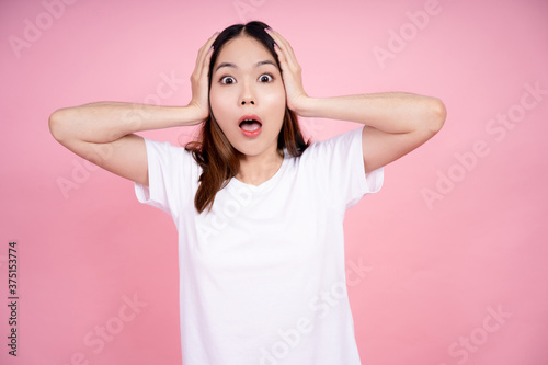 Asian women are shocking something. She used her hand to hold her head.