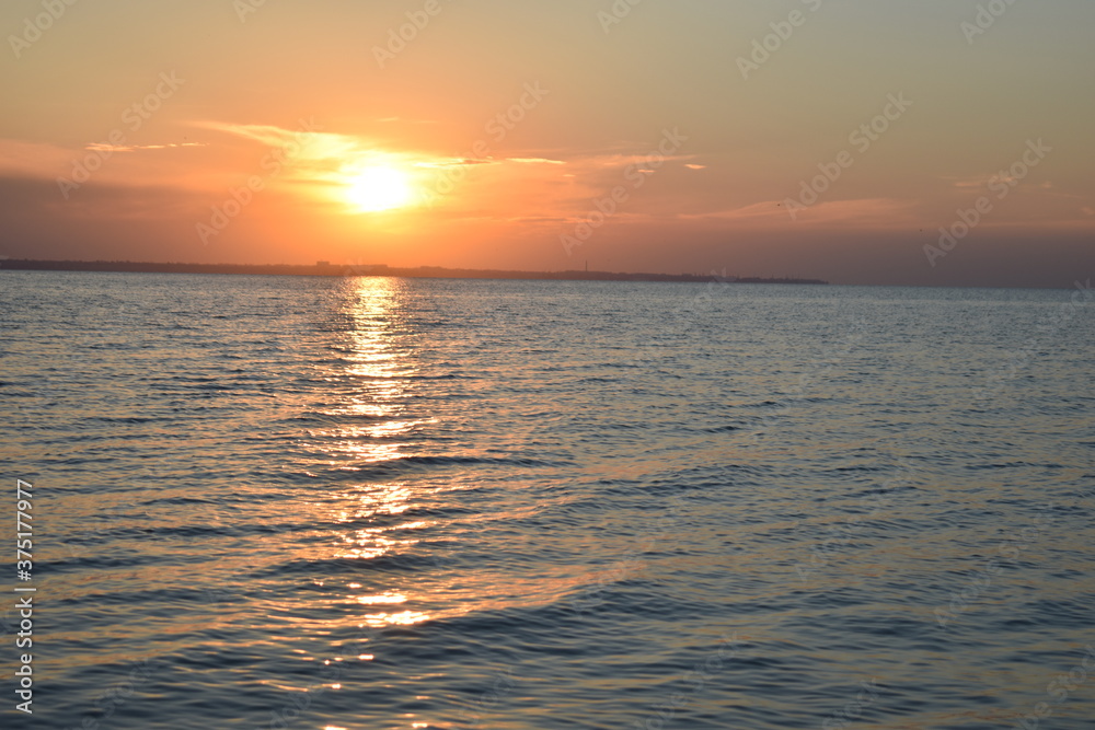 Obraz premium sunset over the sea