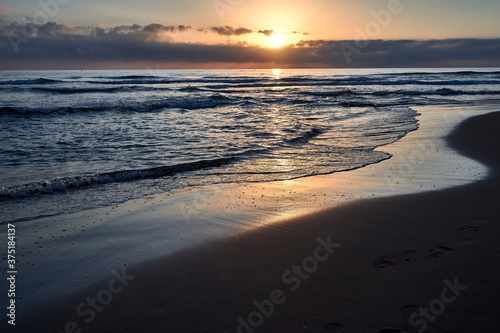 Fototapeta Naklejka Na Ścianę i Meble -  reflection of the sunrise at sea