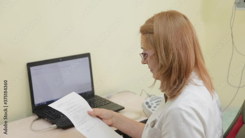 Woman therapist working at the computer. Woman therapist working at the computer.