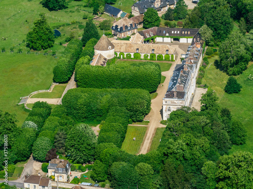 vue aérienne du château de Thoiry dans les Yvelines en France photo