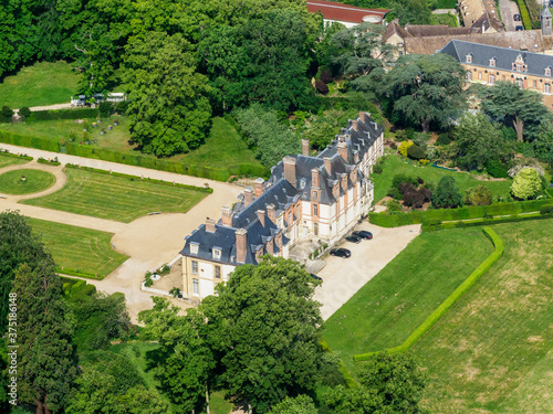 vue aérienne du château de Thoiry dans les Yvelines en France