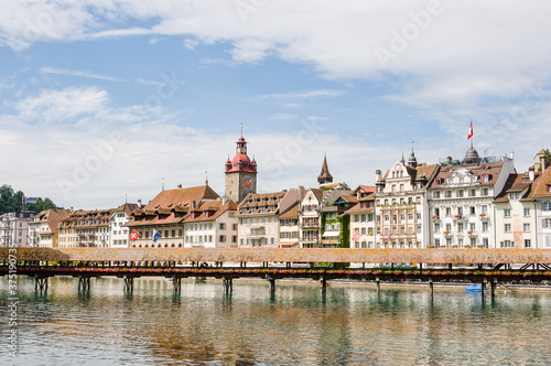 Luzern, Kapellbrücke, Holzbrücke, Reuss, Stadt, Altstadt, Altstadthäuser, Rathaus, Sommer, Vierwaldstättersee, Schweiz