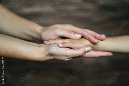 Daughter and mother holding hands, close up © aletia2011