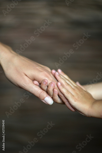 Daughter and mother holding hands, close up © aletia2011