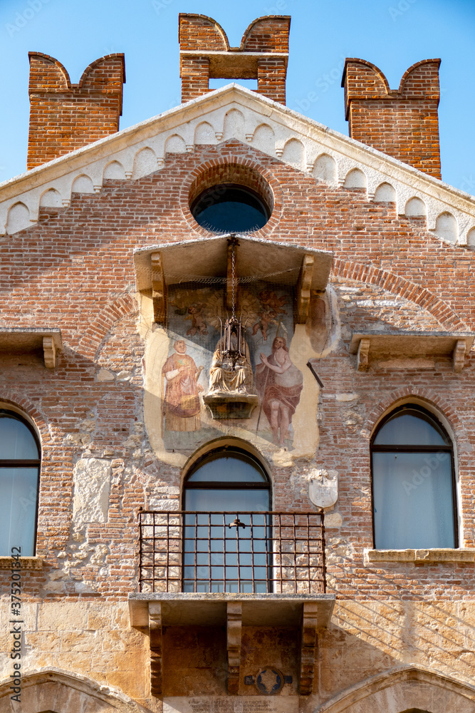 Soave (Verona, Veneto), viste e dettagli della città