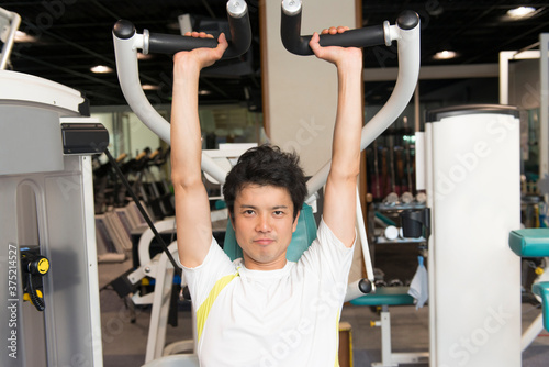 トレーニングをする男性