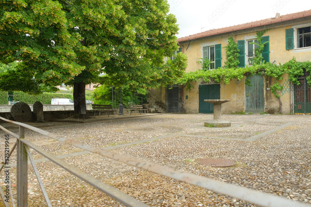 Fototapeta premium Il borgo di Brugnato in provincia di La Spezia.