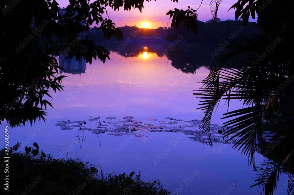 Sonnenuntergang Kandawgyi See - Yangon Myanmar