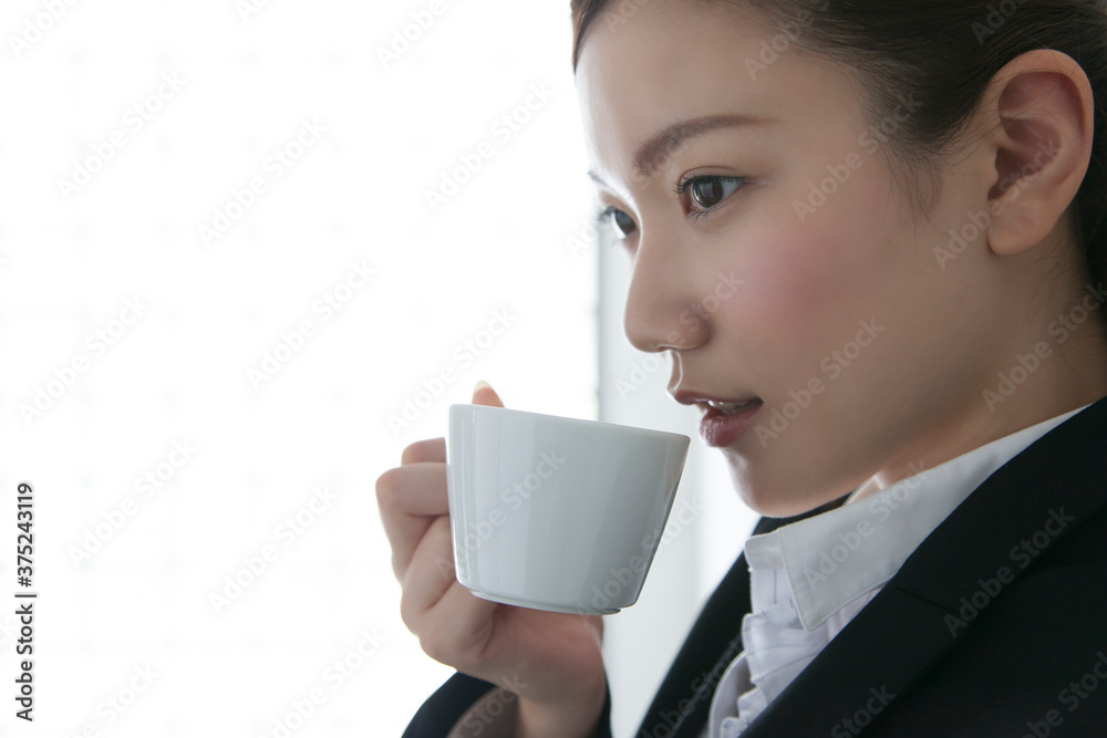 休憩するOL 休憩するOL