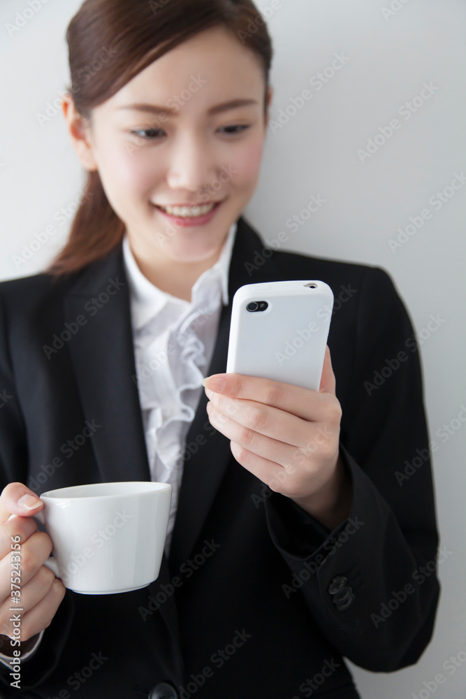 休憩するOL 休憩するOL