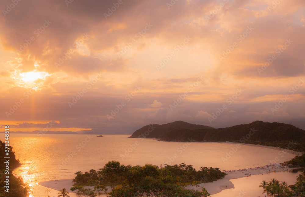 Fototapeta premium Sunset over the sea