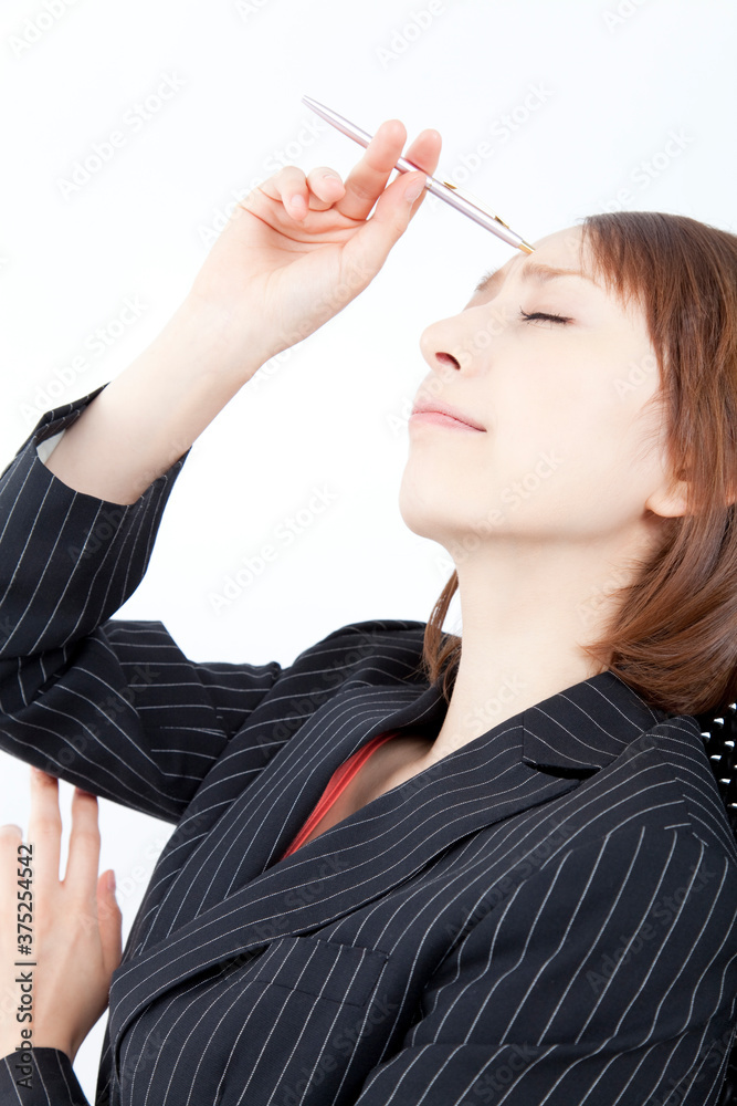 Obraz premium 考え事をするビジネスウーマン