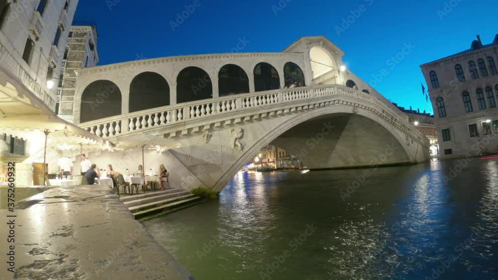 Dynamic view Rialto Bridge, Sestiere San Polo, Venice, Italy