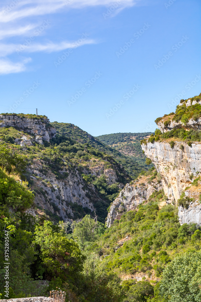 Fototapeta premium Vue sur les Gorges du Brian depuis le village de Minerve (Occitanie, France)