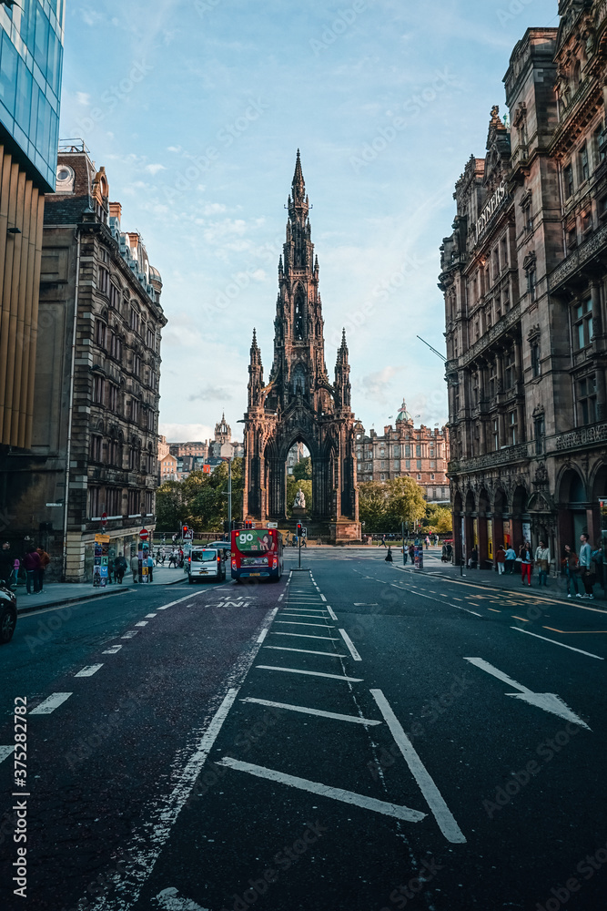 Fototapeta premium Edinburgh, a perfect medieval city, to be able to photograph anywhere, from Dean Village, Leith, Princess Street, Old Town and Victoria Street