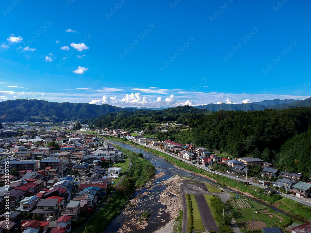 航空撮影した夏の高山市の街風景