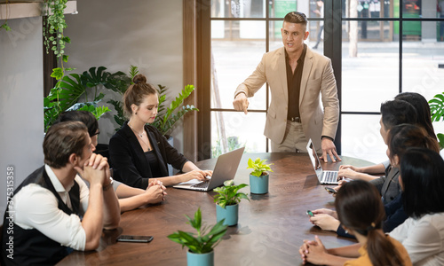 Group of Business People Di...