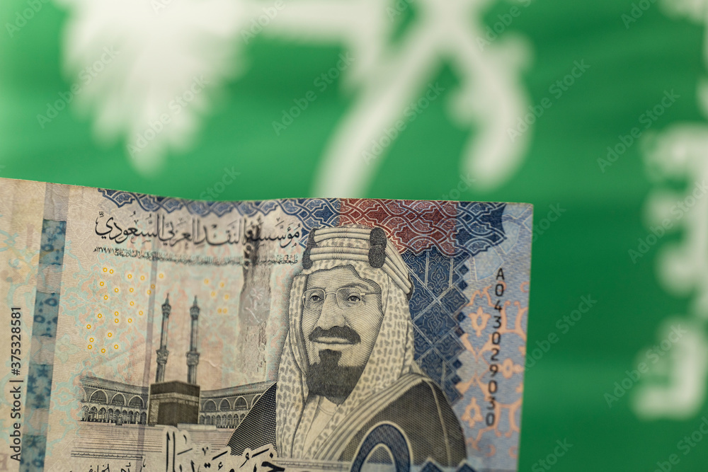 Foto De 500 Saudi Riyal Bank Note In Front Of Saudi Arabia Flag Do Foto De 500 Saudi Riyal Bank Note In Front Of Saudi Arabia Flag Do