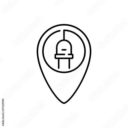 Concepto energía eléctrica. Logotipo lineal enchufe eléctrico con cable en puntero en color negro