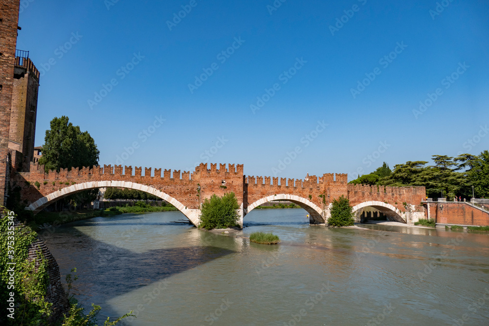 Verona (Veneto), viste e dettagli della città