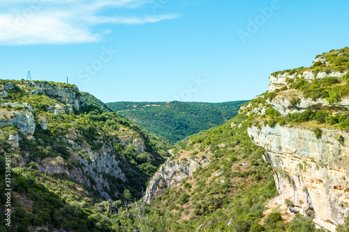 Vue sur les Gorges du Brian depuis le village de Minerve (Occitanie, France) © Ldgfr Photos