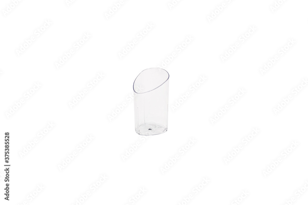 Bicchierino trasparente fotografato su sfondo bianco Bicchierino trasparente fotografato su sfondo bianco