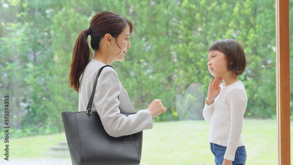 会話する母娘 会話する母娘