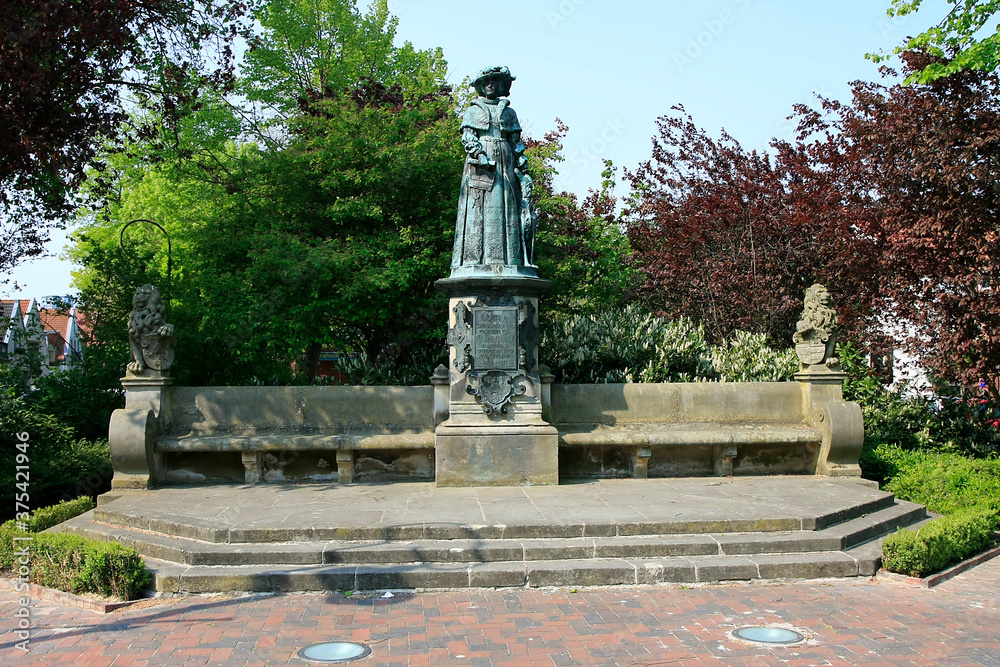 Denkmal fuer die Regentin des Jeverlandes Fraulein Maria von Jever. Jever, Friesland, Niedersachsen, Deutschland, Europa