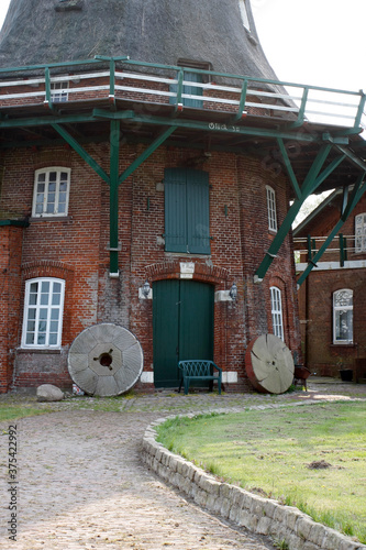 Galeriehollaender-Windmuehle  „Hochzeitsmuehle Ursel“ ist eine Windmuehle in Dedesdorf-Eidewardenn. Cuxhaven, Niedersachsen, Deutschland, Europa photo