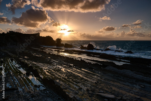 Atardecer desde la playa de la Arnía en Liencres, Santander, España