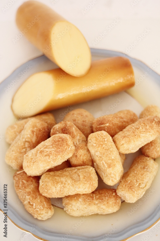 Pães de queijo com café Pães de queijo com café