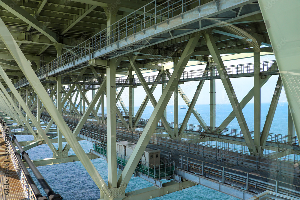 明石海峡大橋の橋桁支持構造 Stock Photo | Adobe Stock
