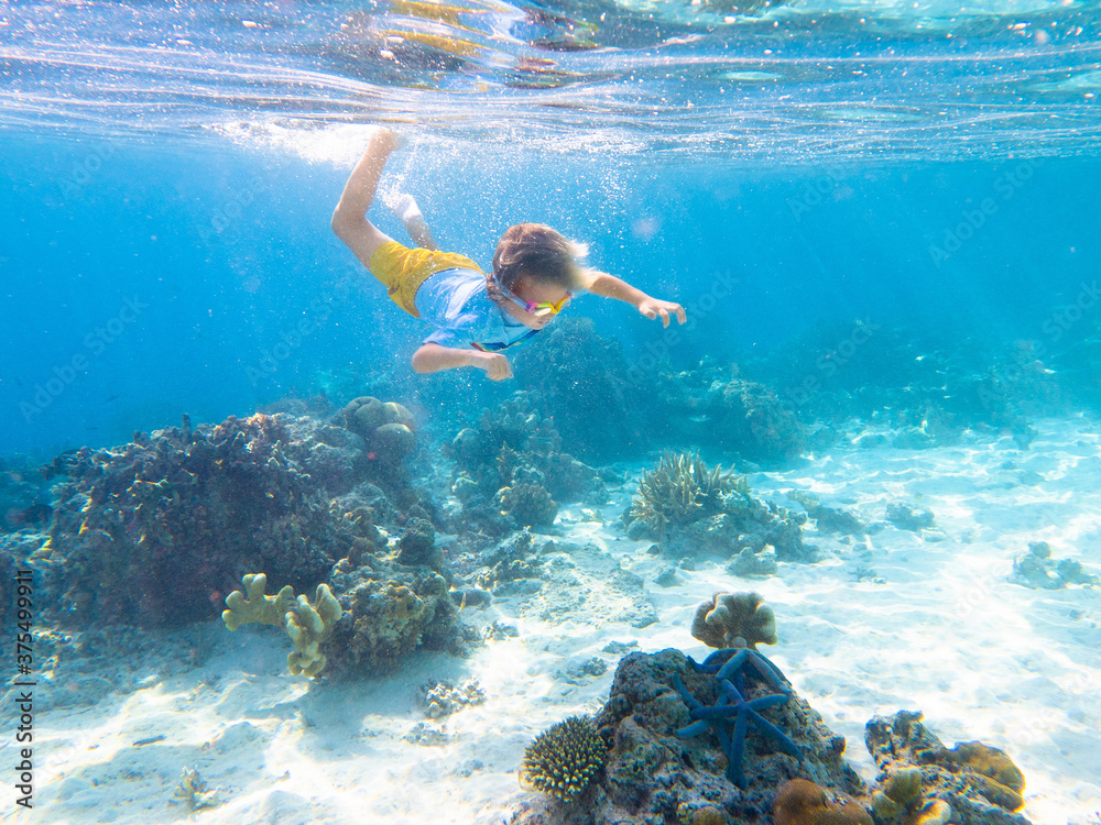 Naklejka premium Child snorkeling. Kids underwater. Beach and sea.