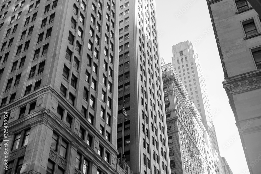 Fototapeta premium arquitectura, rascacielos de ny, edificios altos, blanco y negro