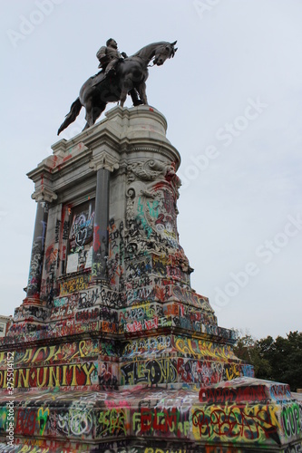 Photography Robert E. Lee monument covered in graffiti Richmond, Virginia