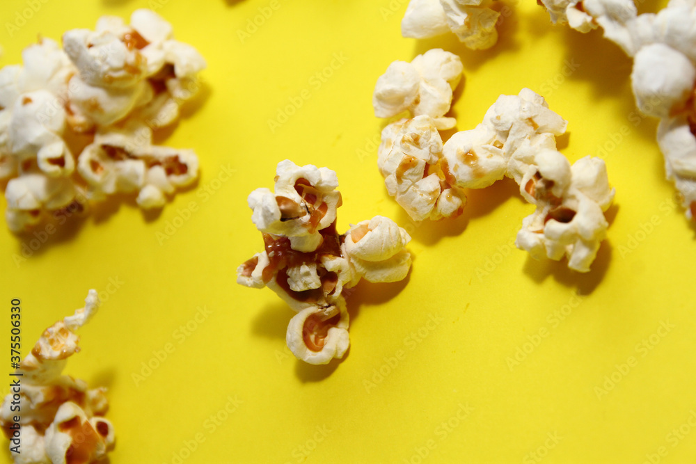 Popcorn coated with a sugar Popcorn coated with a sugar