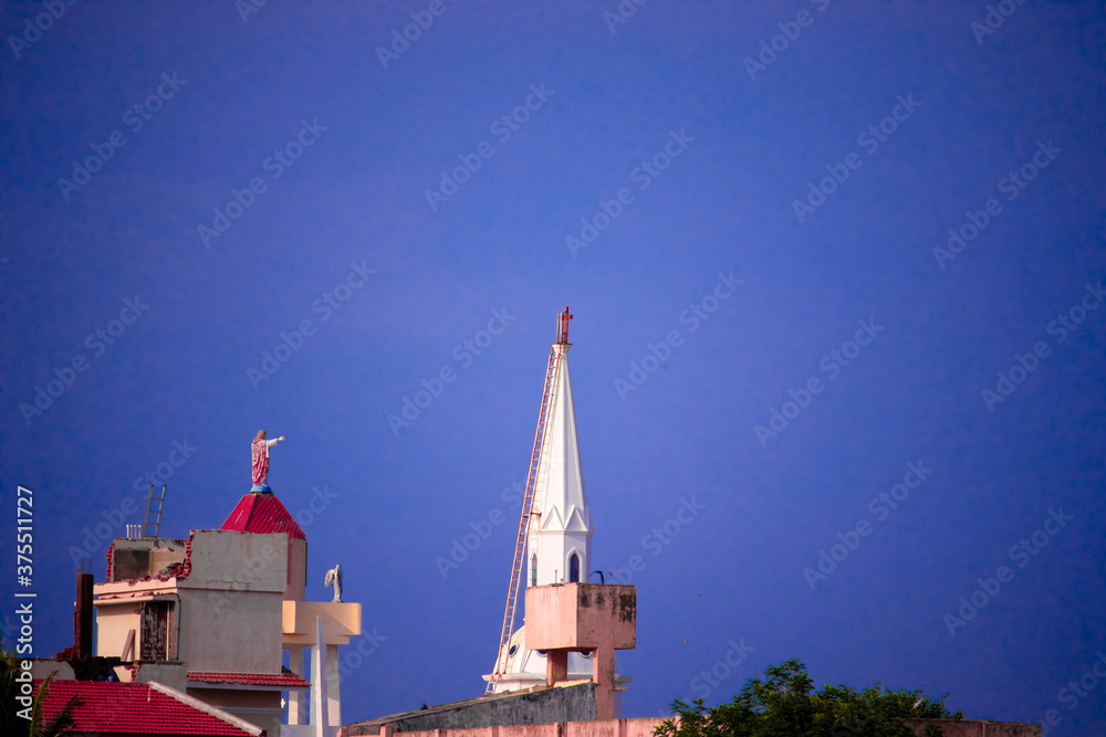 Naklejka premium Church steeple against blue skies in chennai