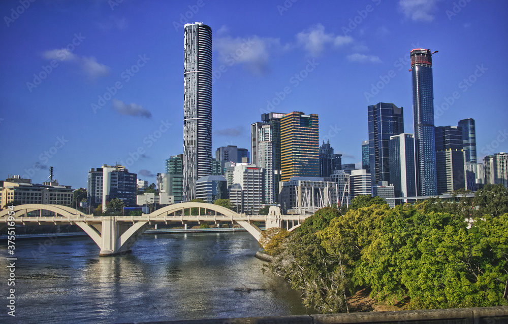 Naklejka premium Brisbane City skyline river bridge