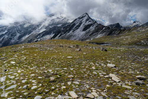Bergwandern am grossen Sankt Bernhard Lacs de Tenetre
