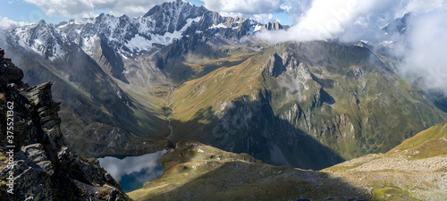 Bergwandern am grossen Sankt Bernhard Lacs de Tenetre