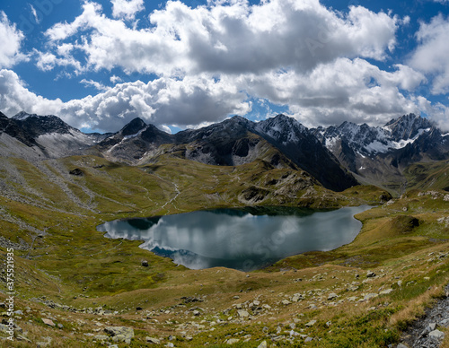 Bergwandern am grossen Sankt Bernhard Lacs de Tenetre