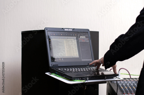 Wallpaper Mural DJ hand on laptop to chooses list of music to play Torontodigital.ca