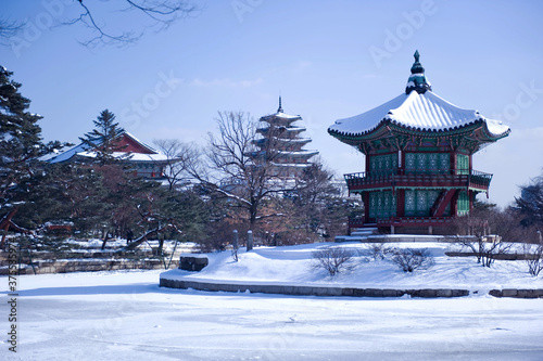  Changdeokgung Palace is the UNESCO World Cultural Heritage. Beautiful palacei with snow. 