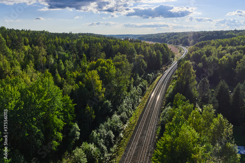 Foto Aerial view of the railway track. The railroad between the hills.