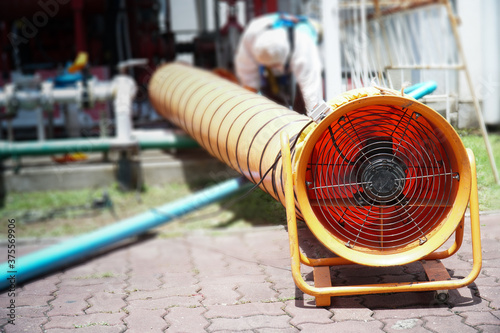 Fotografía Work area without enough air, pre-aeration, aeration fan (Working in confined sp