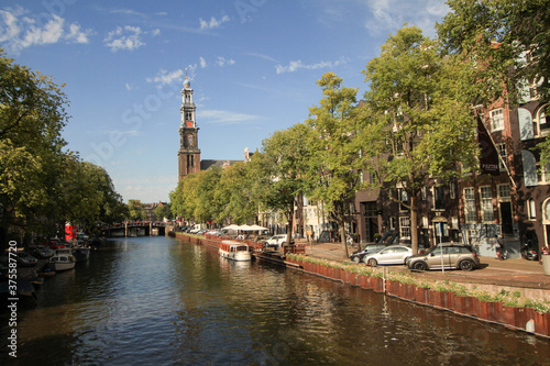 Sommer in Amsterdam; Prinsengracht mit Westerkerk