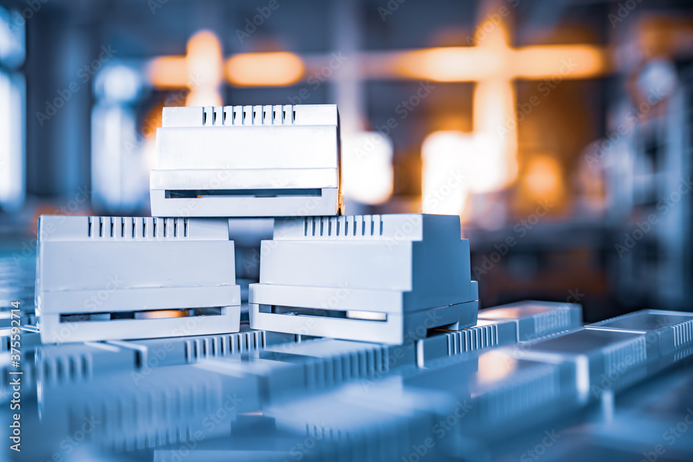 Universal plastic cases for the manufacture of serial radio-electronic products