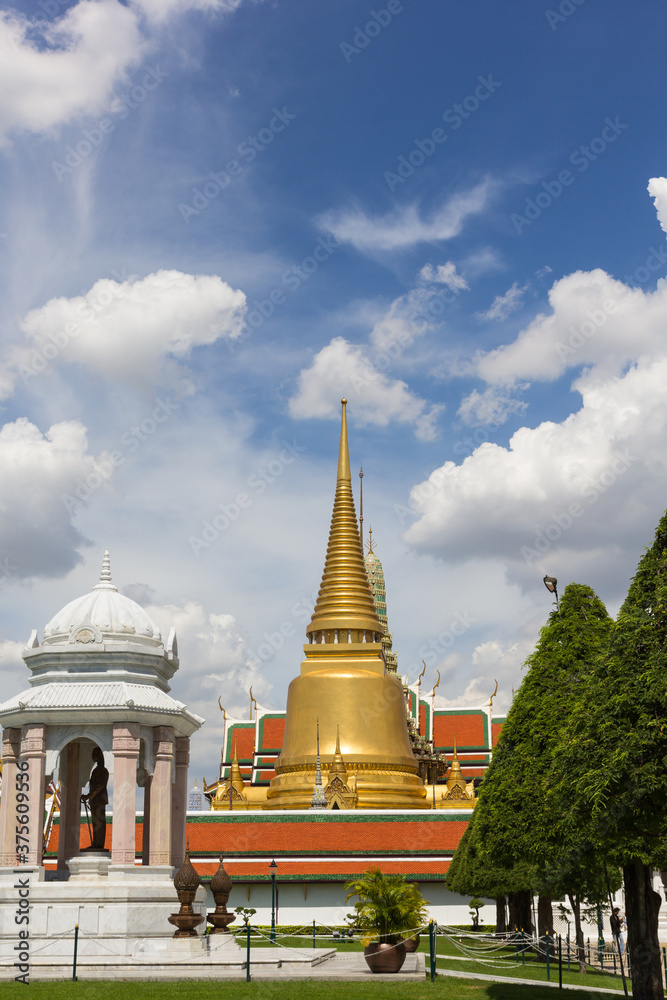 Fototapeta premium Grand Palace ( Wat Phra Kaew ) , Bangkok , Thailand